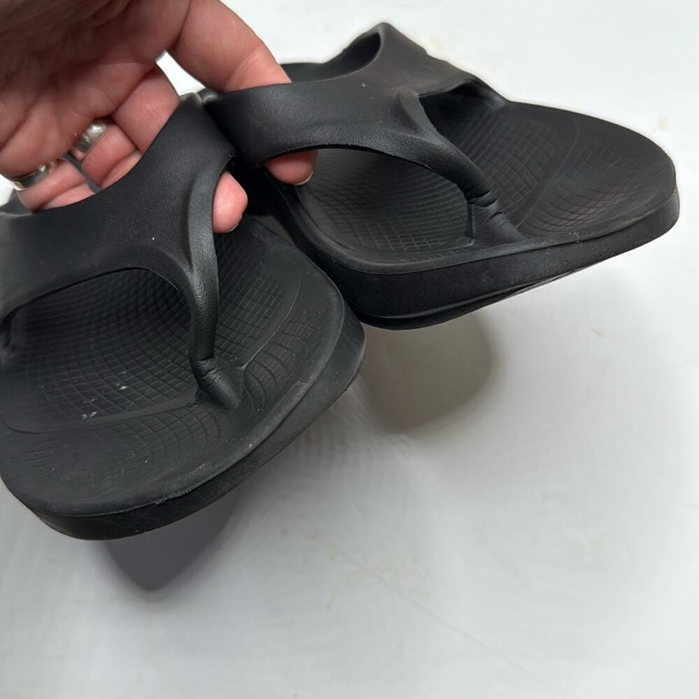 Oofos Black Thong Flip Flops Oolala Unisex Sandals S-371 Size 10 Men / 12 Women - Picture 3 of 9